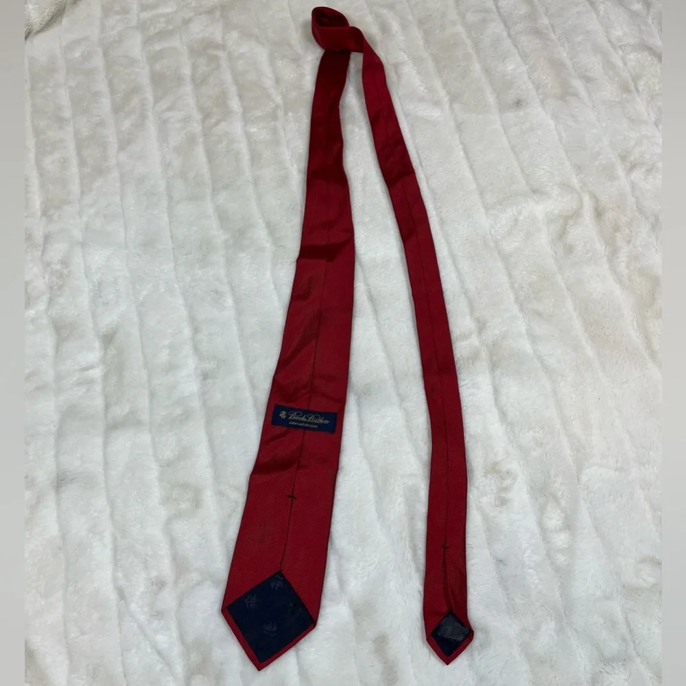 Brooks Brothers Red Textured 100% Silk Work Office Preppy Mens Tie Solid